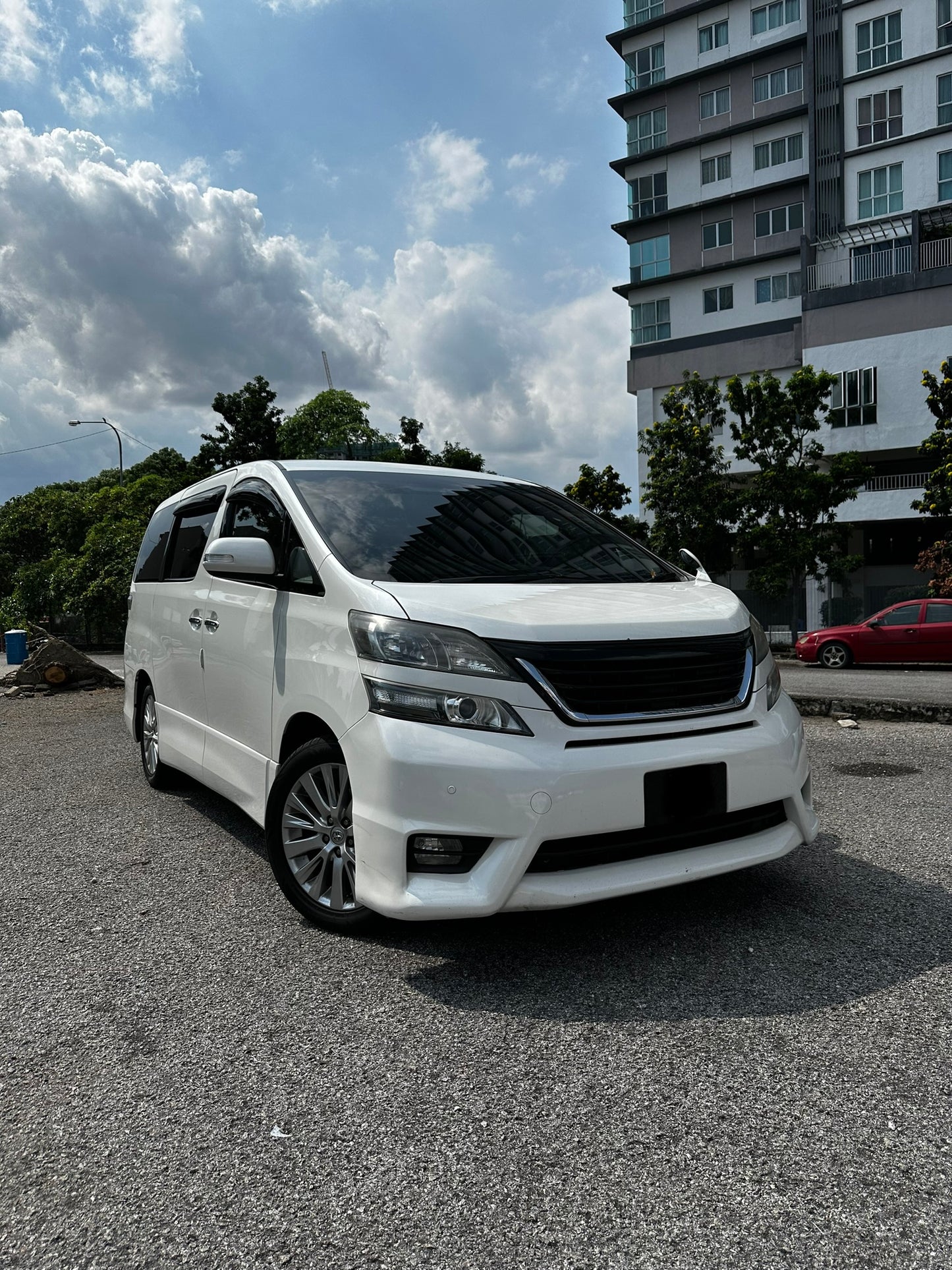 Toyota Vellfire 2.4 Low Spec