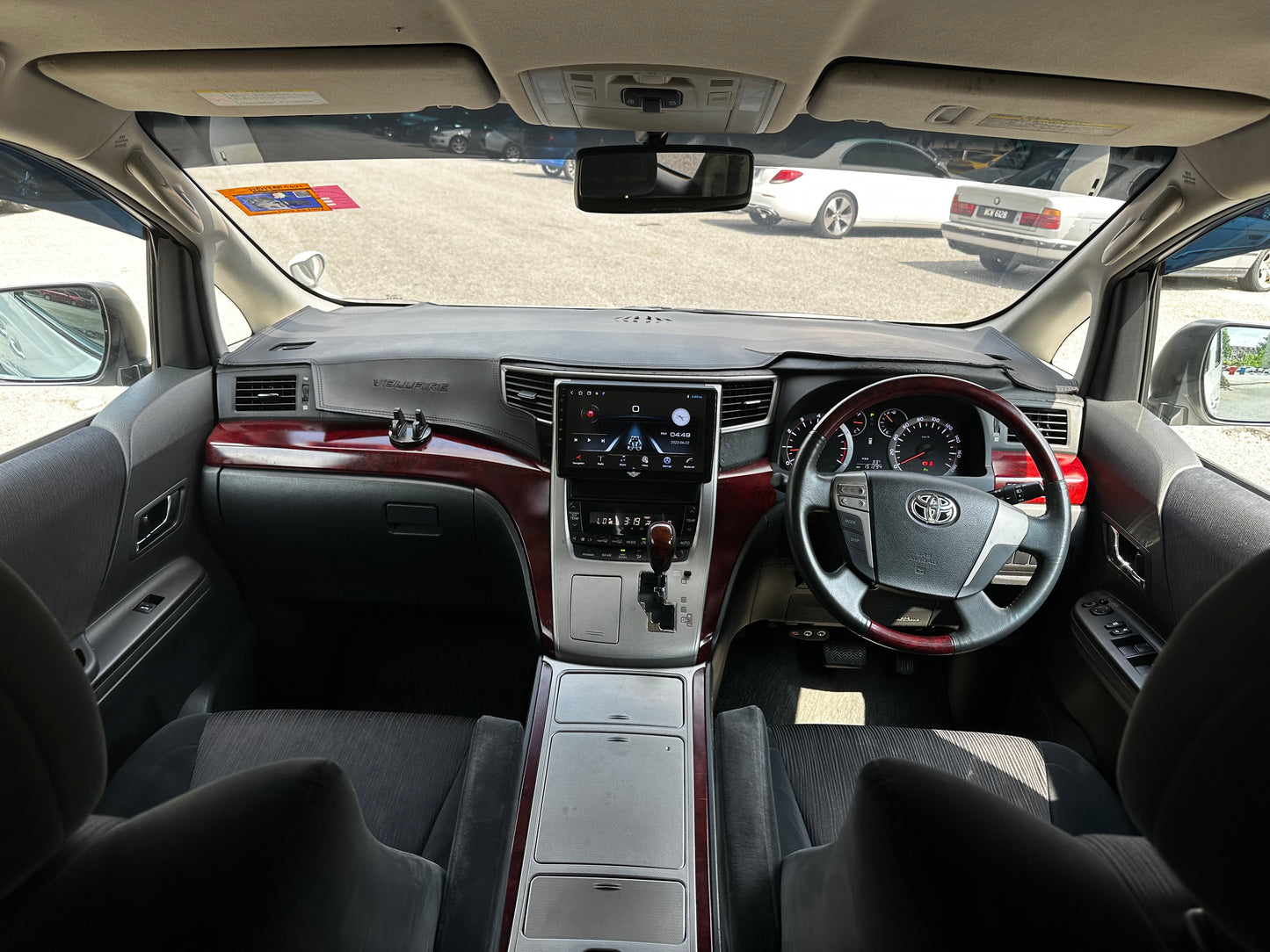 Toyota Vellfire 2.4 Low Spec