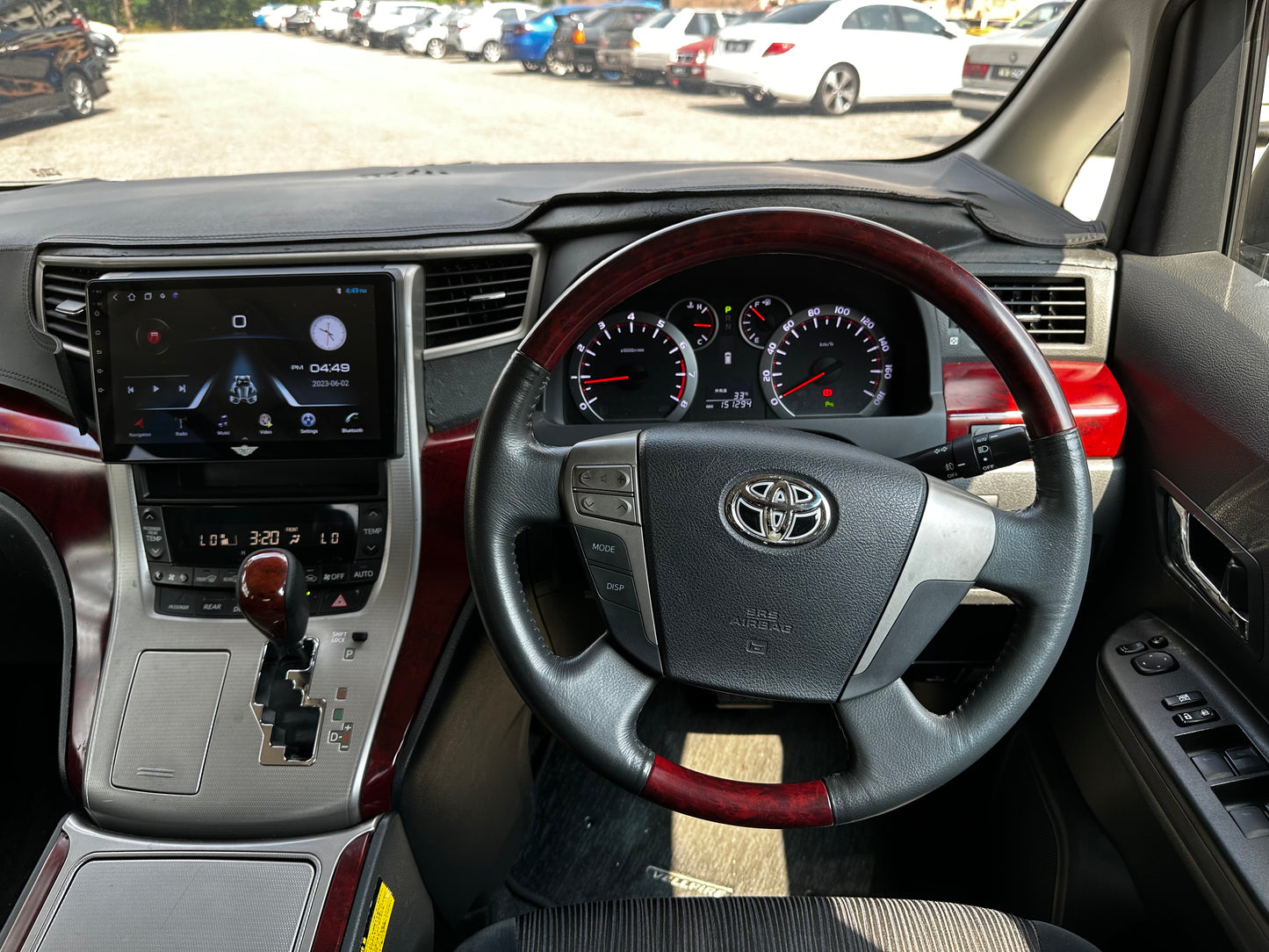 Toyota Vellfire 2.4 Low Spec