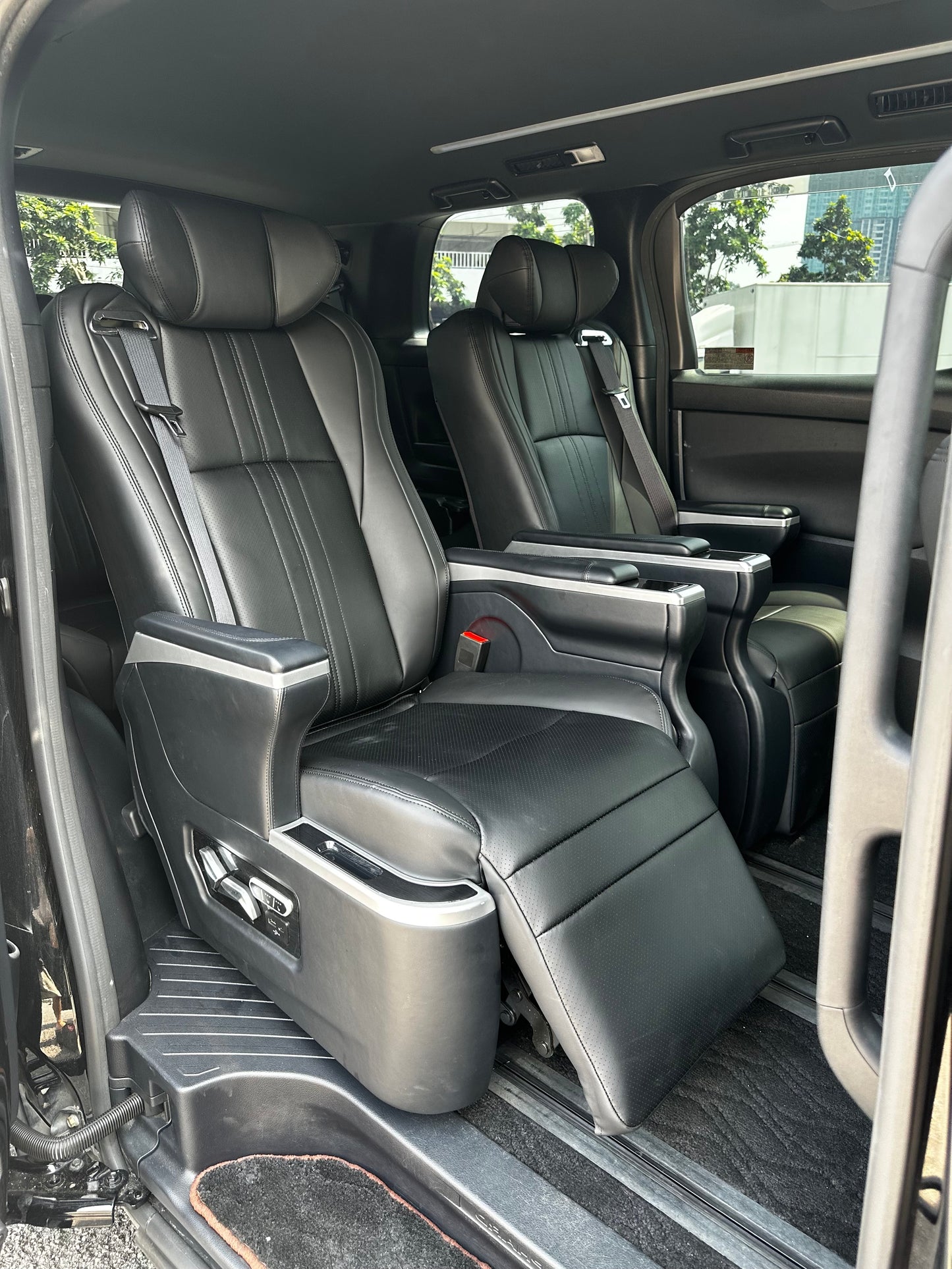 Toyota Alphard 2.5 High Spec