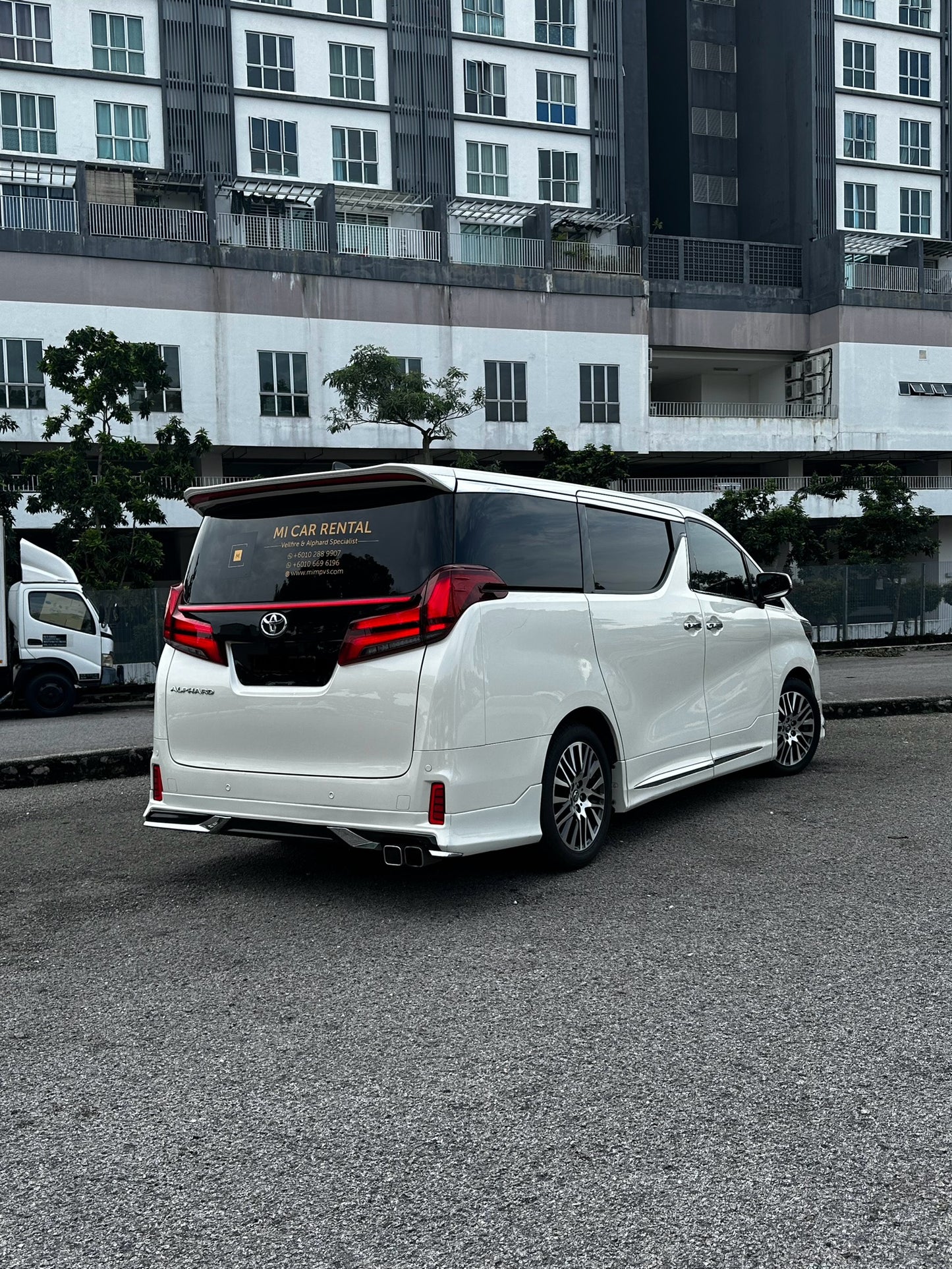 Toyota Alphard 2.5 High Spec