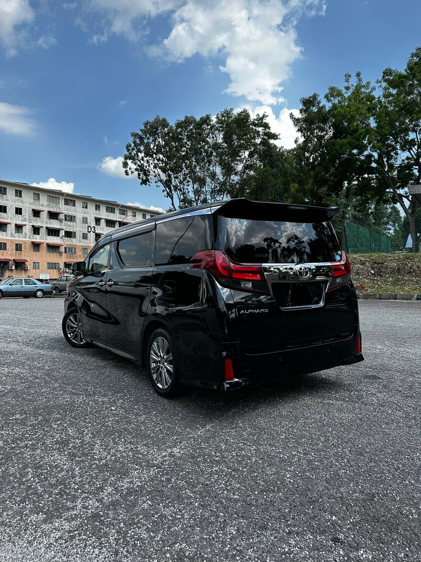 Toyota Alphard 2.5 Low Spec