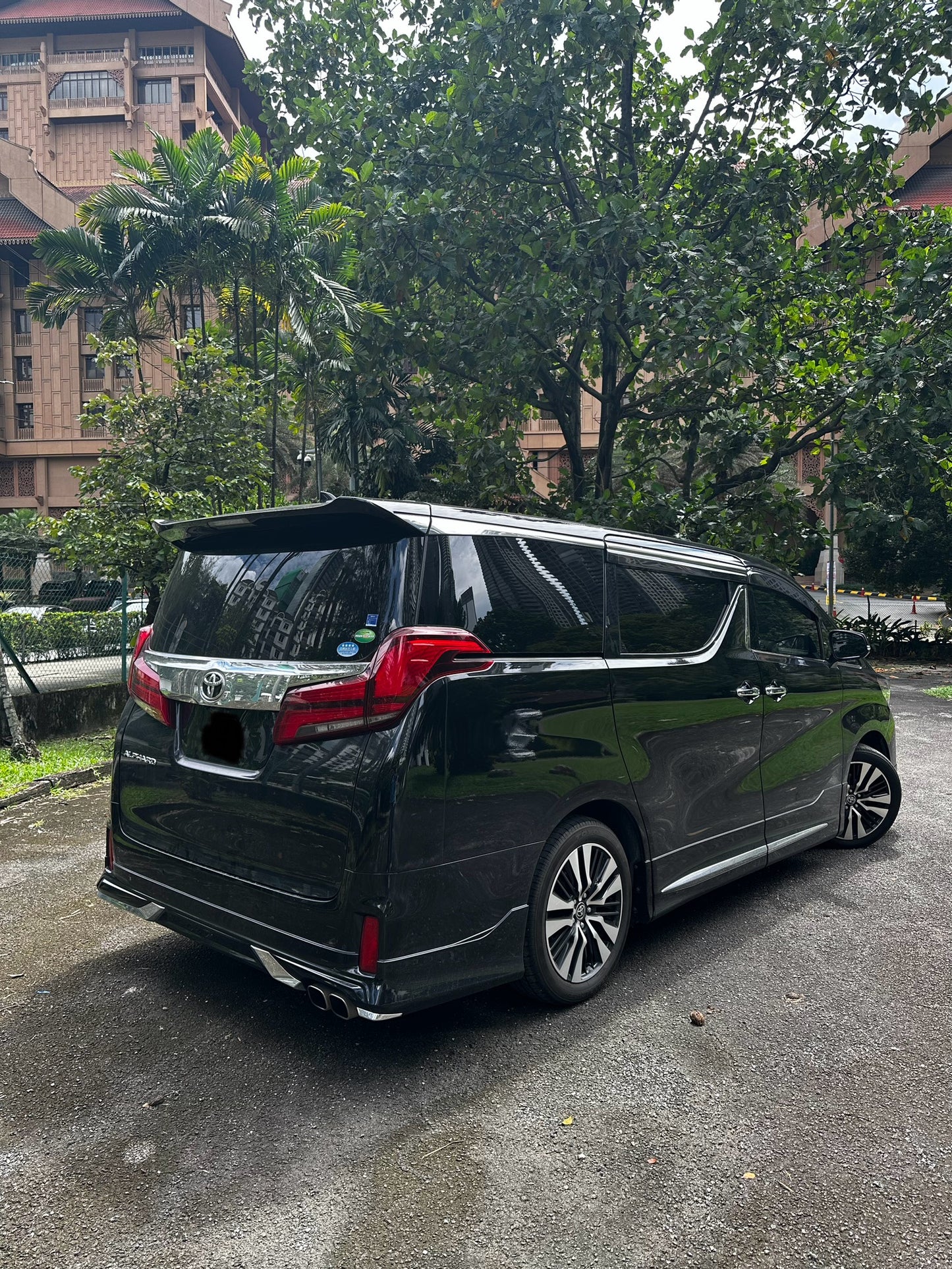 Toyota Alphard Facelift (Black)